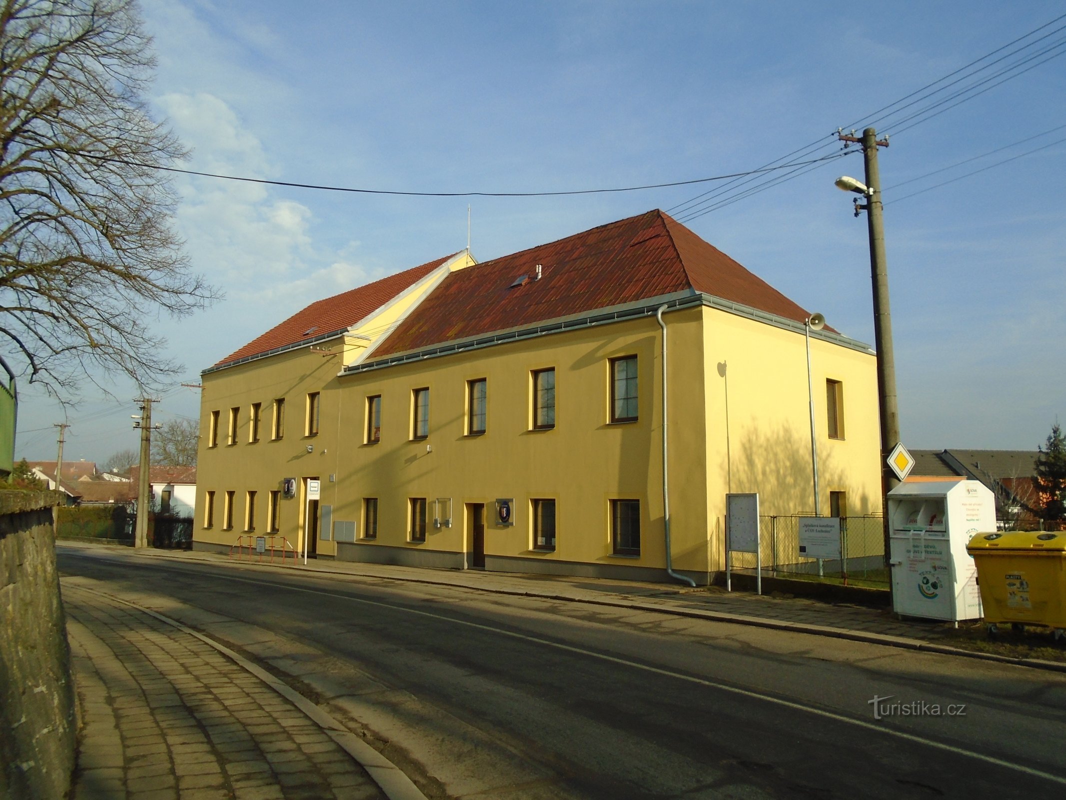 Önkormányzati hivatal (Lochenice)