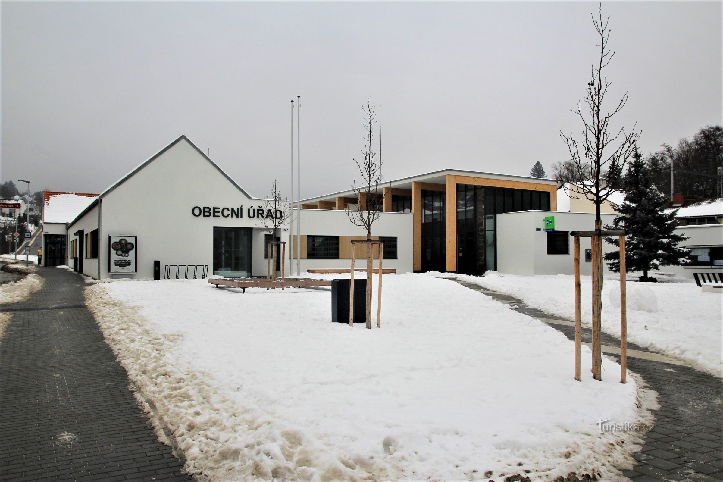 Gemeindeamt mit Rudolf-Tésnohlídek-Gedenkhalle
