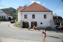 Tienda municipal de vinos en Pavlov