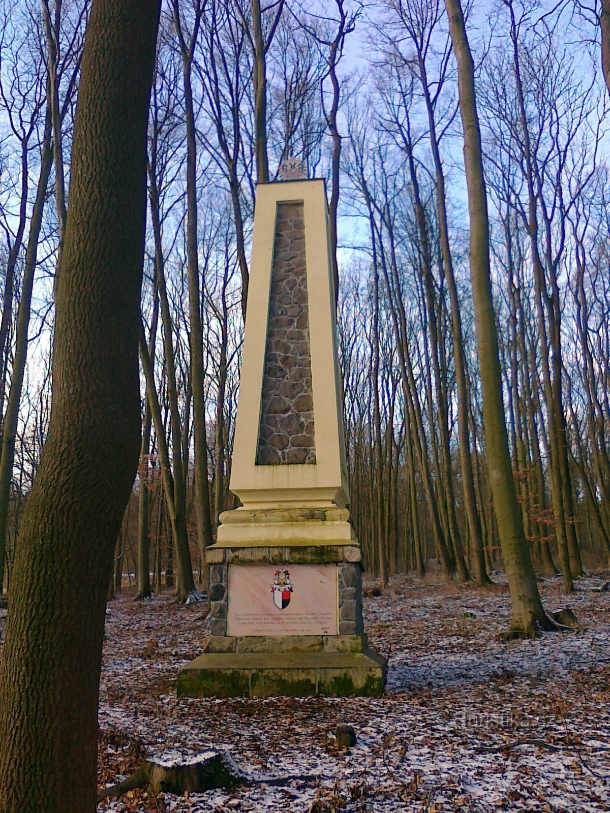 Obelisk bij Milesov.