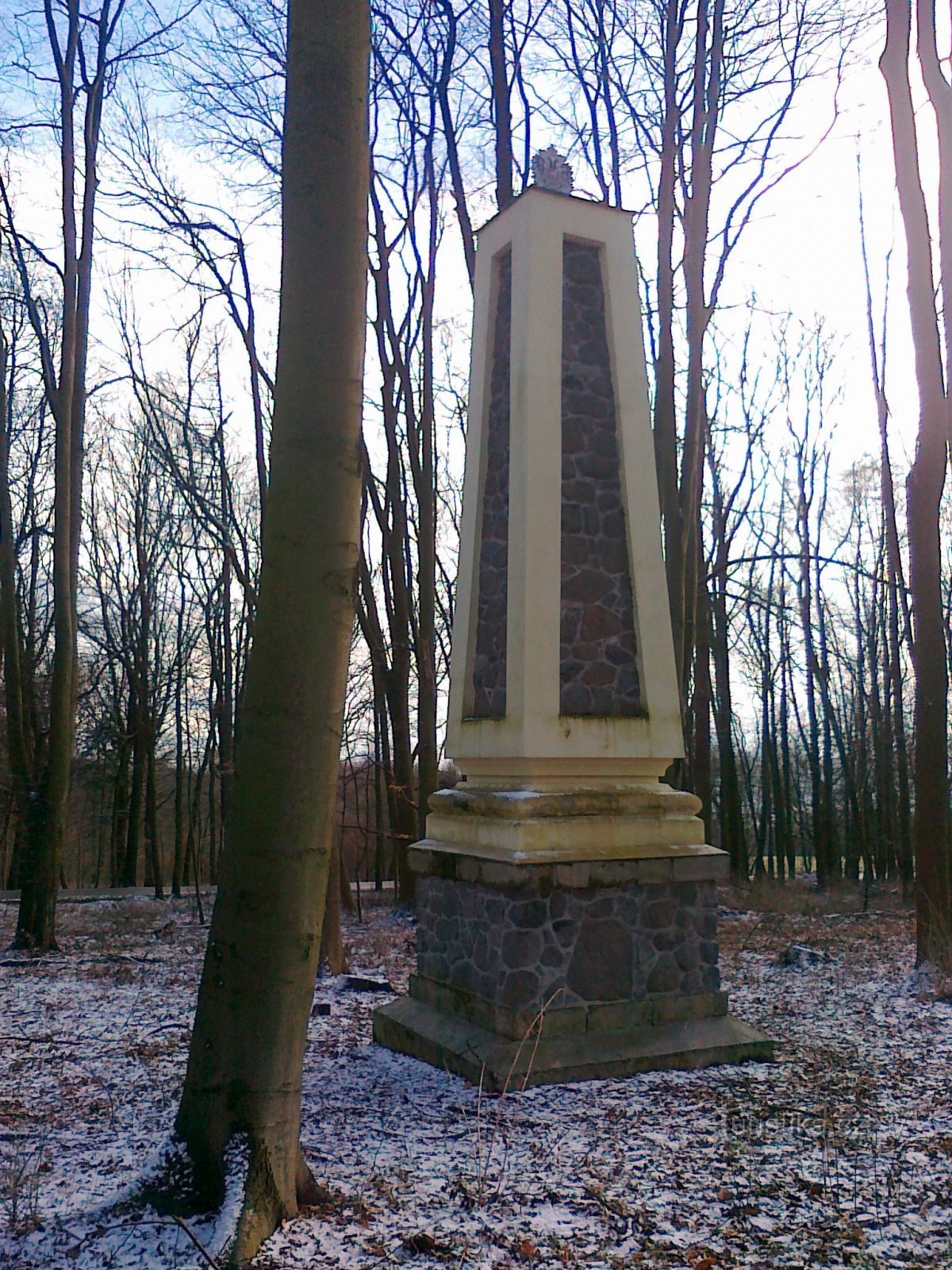 Obelisk bij Milesov.