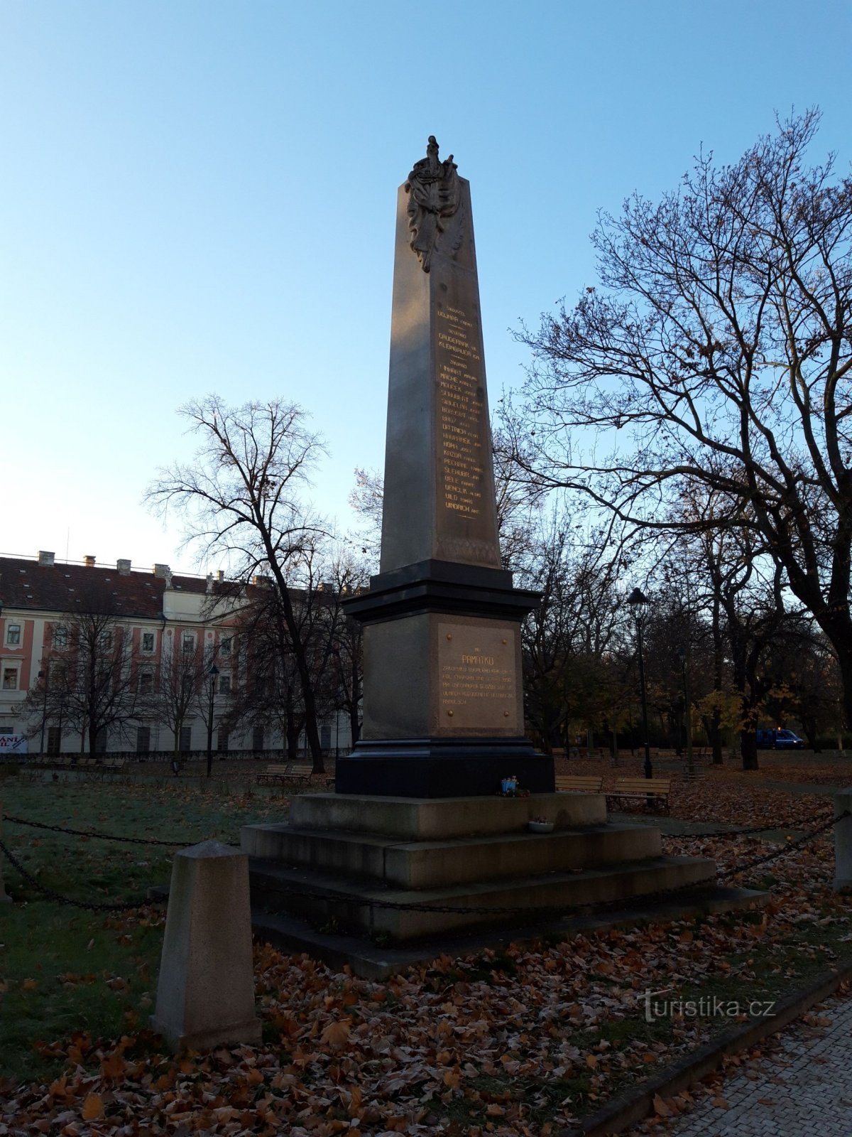 Obelisco de trincheiras afogadas em Praga - Karlín