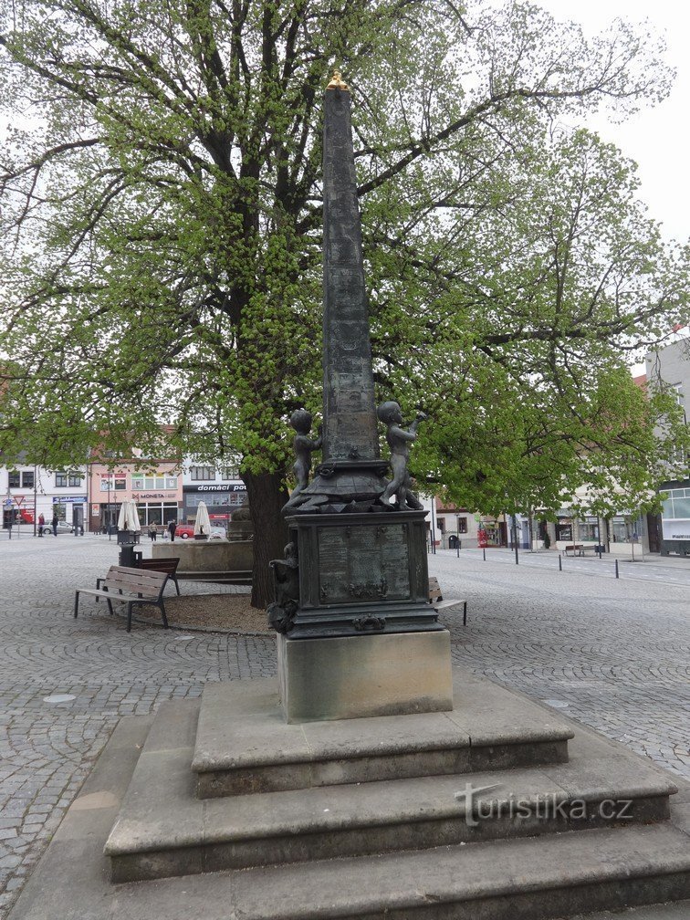 Obelisk Via Lucis na placu Masaryka w Uherské Brod