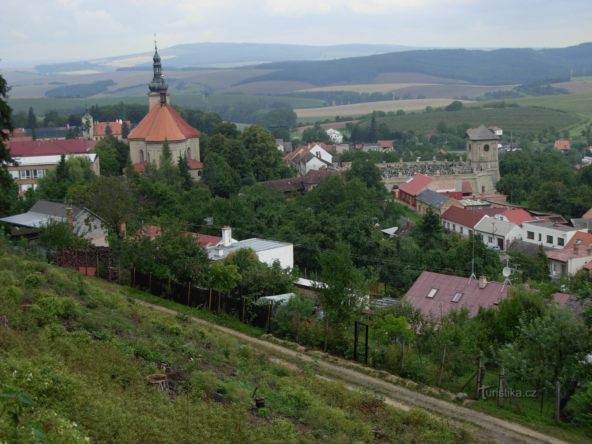 Obes Střílky with a visible cemetery and chapel