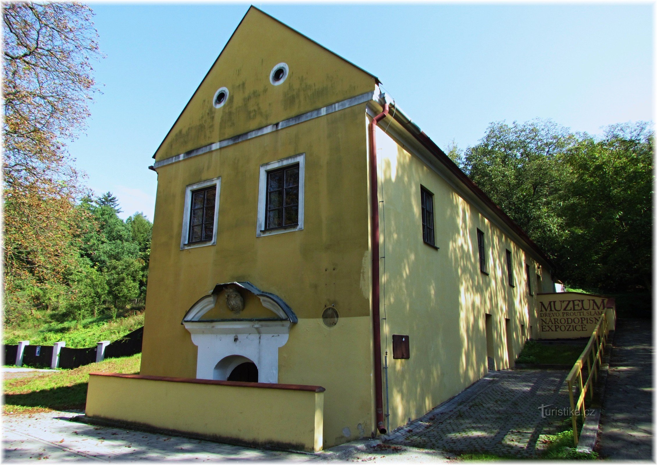Гаенский музейный объект в замке в Маленовицах