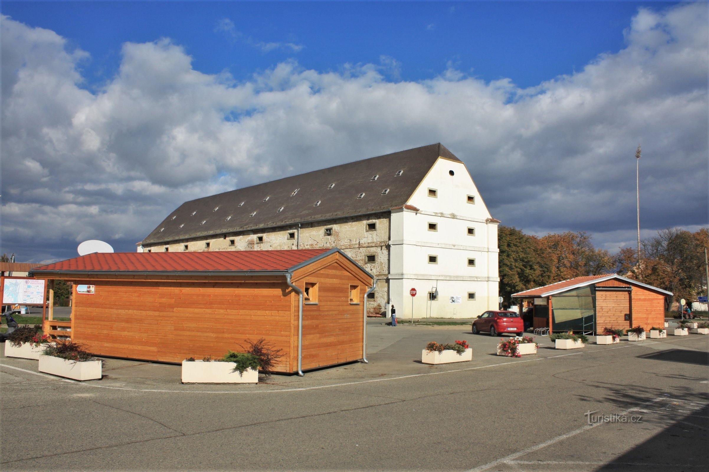 Byggnad före renovering (2009)