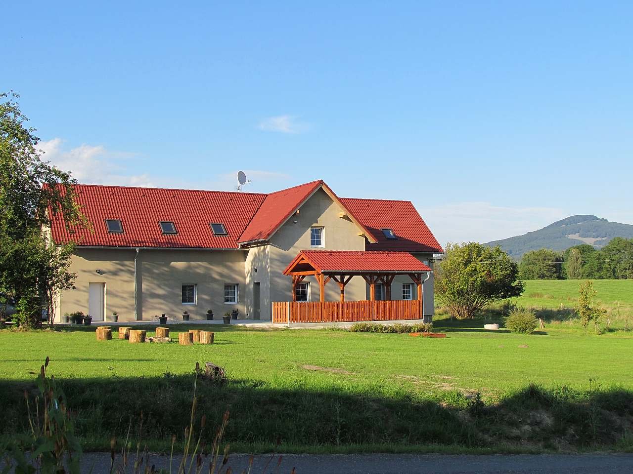 Edificio con tre appartamenti