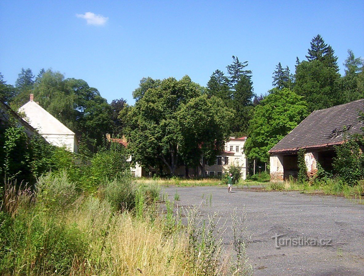 Oblajovice-grad in domačija-Foto: Ulrych Mir.