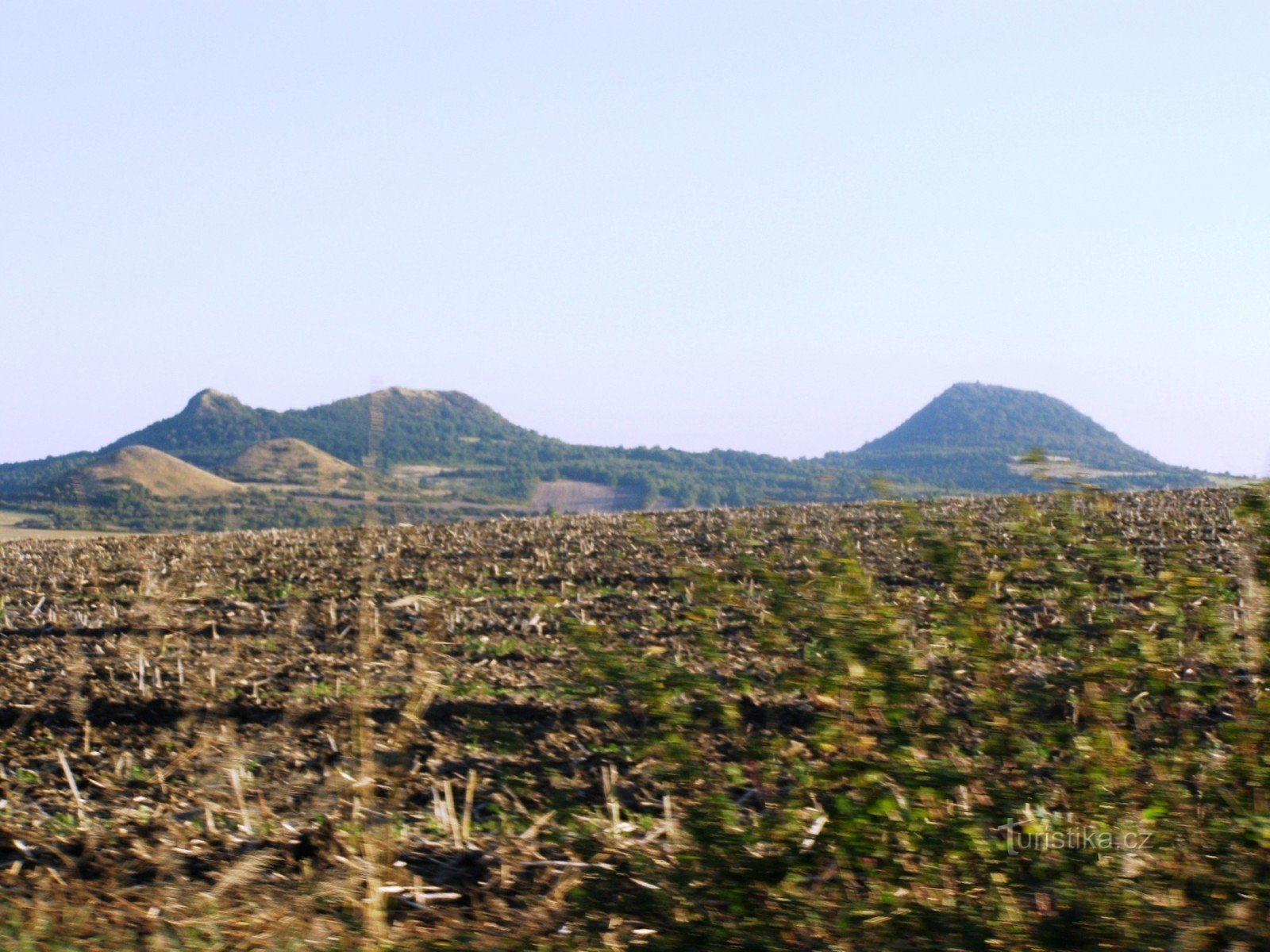 Oblík in levo Brník, Srdov