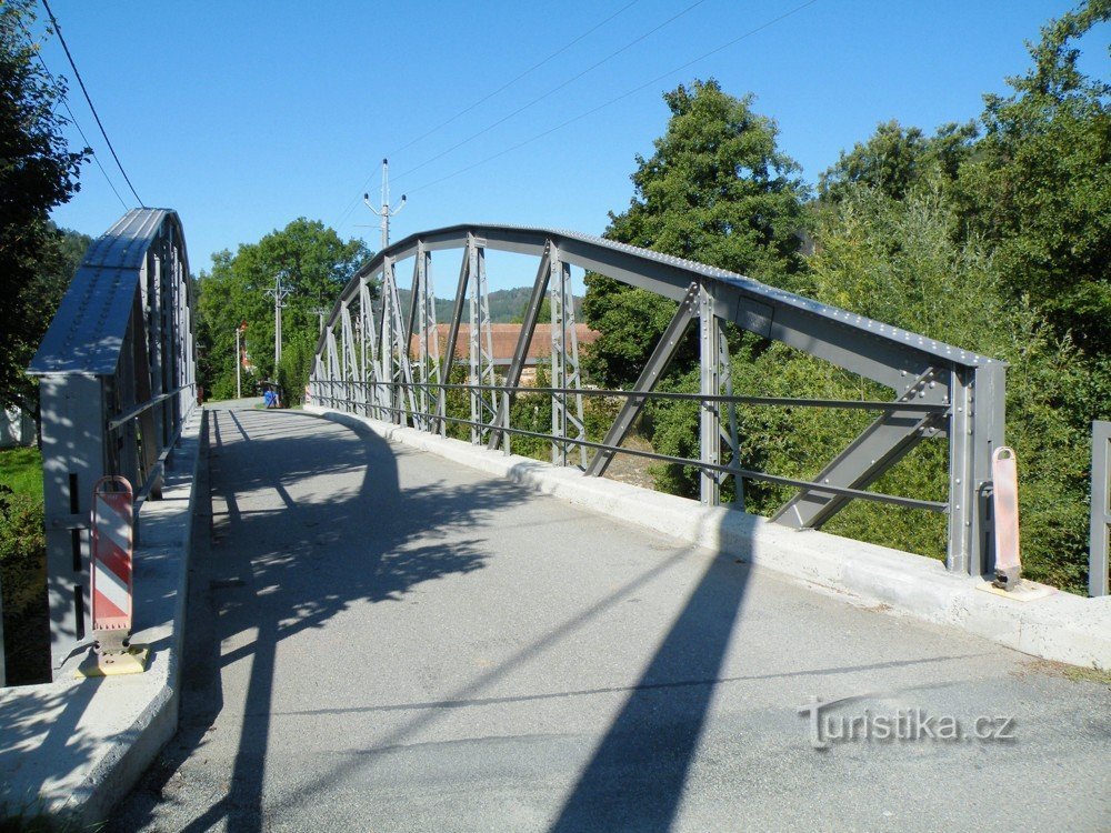 Arched bridge