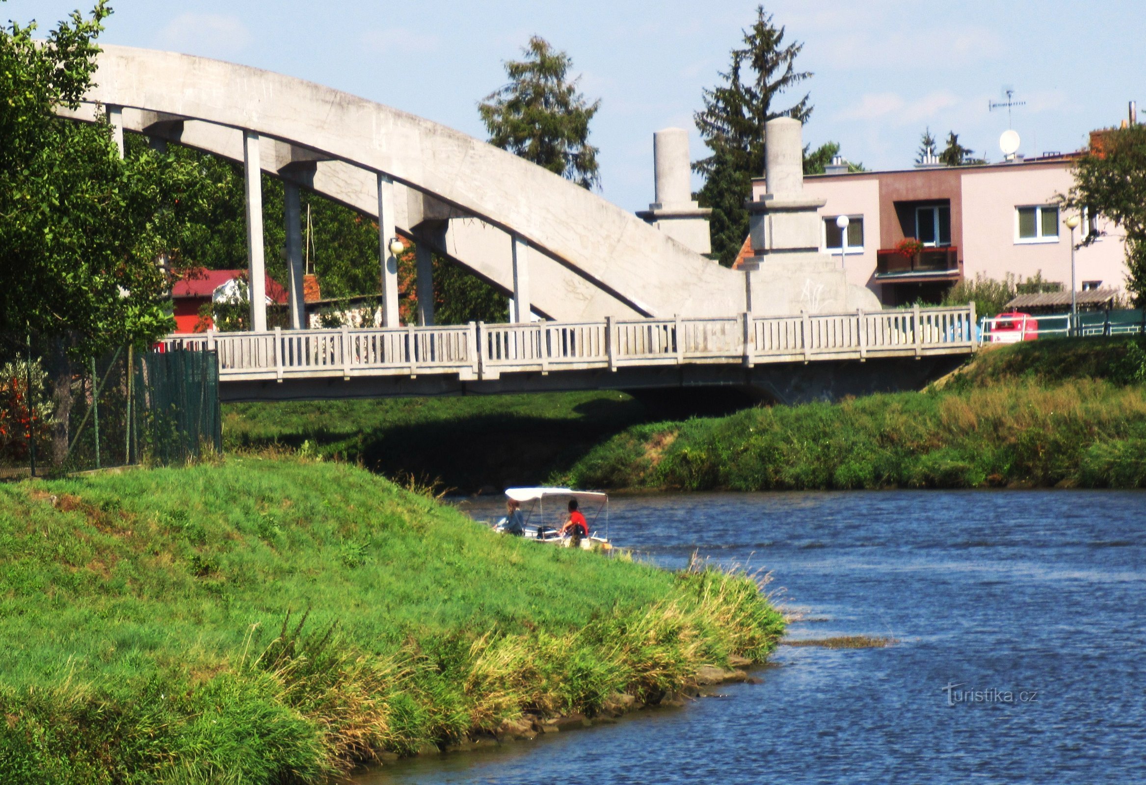 Bogenbrücke - ein architektonisches Wahrzeichen in Uh. Ein Sporn