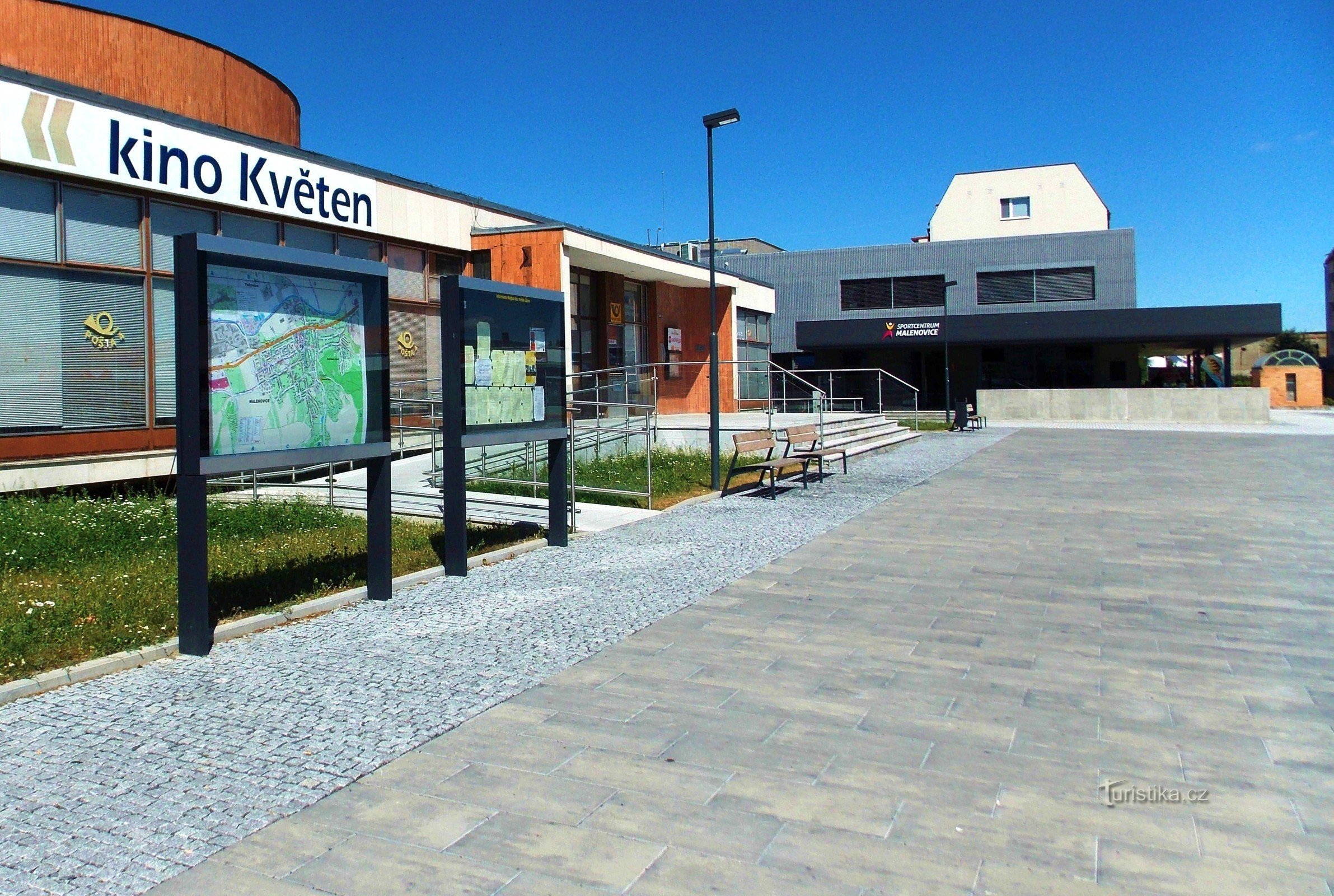 Plaza restaurada en Malenovice cerca de Zlín