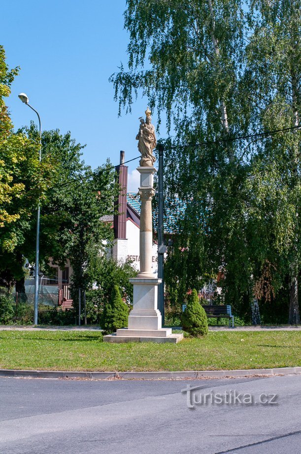 Restaurierte Säule an einem sichereren Ort