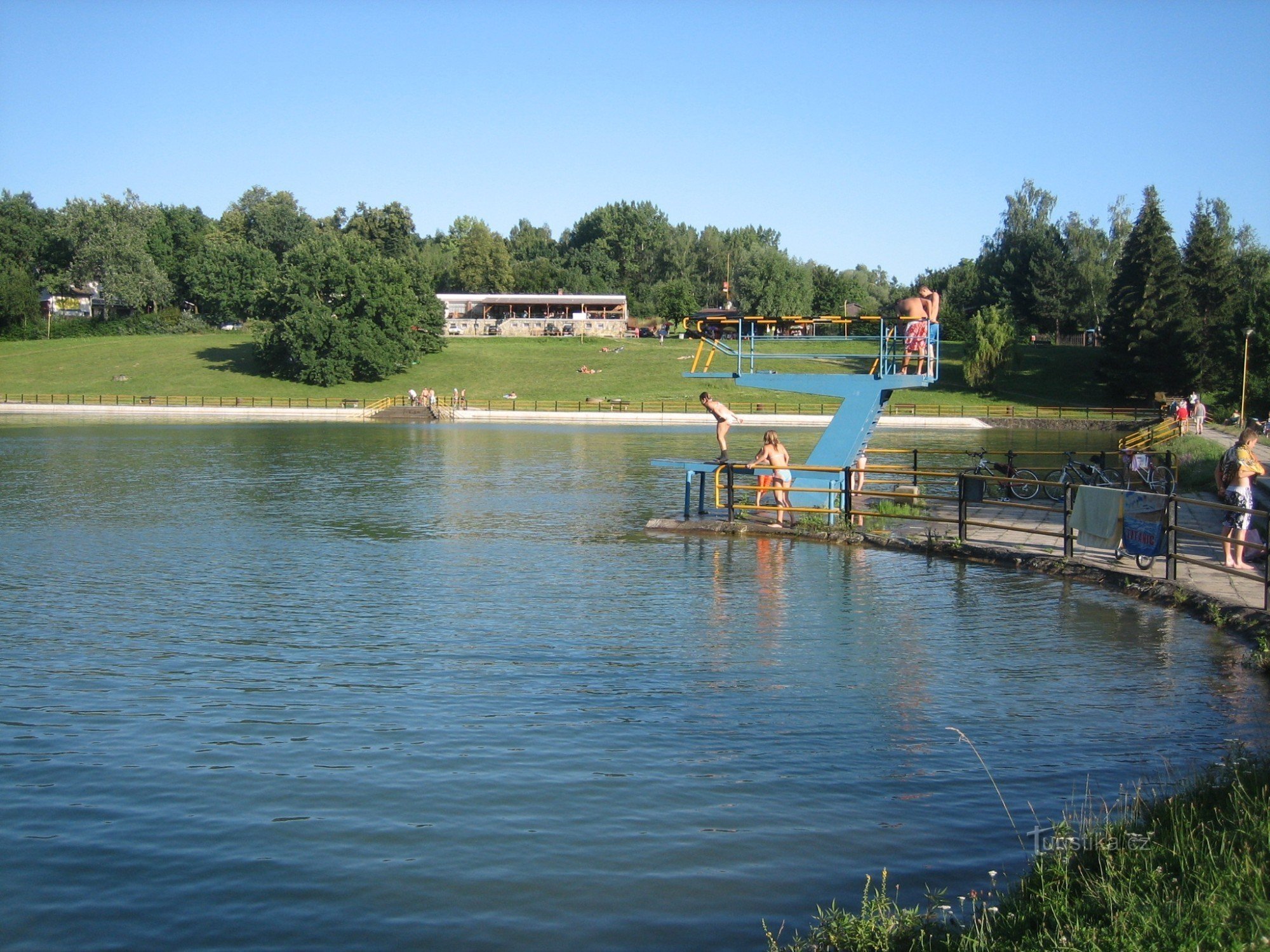 Fig.2 Réservoir d'eau de Lučina - pont