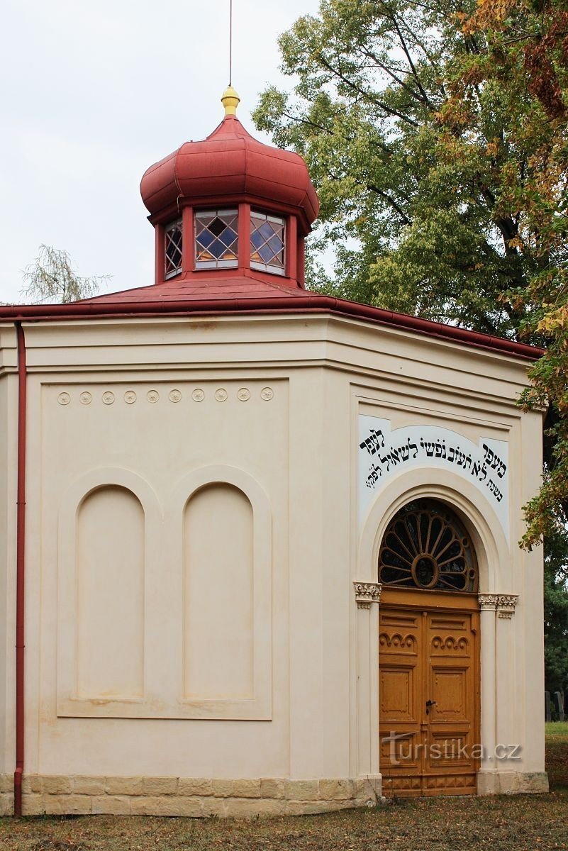 Sala ceremonialna na cmentarzu żydowskim w Mladá Boleslav