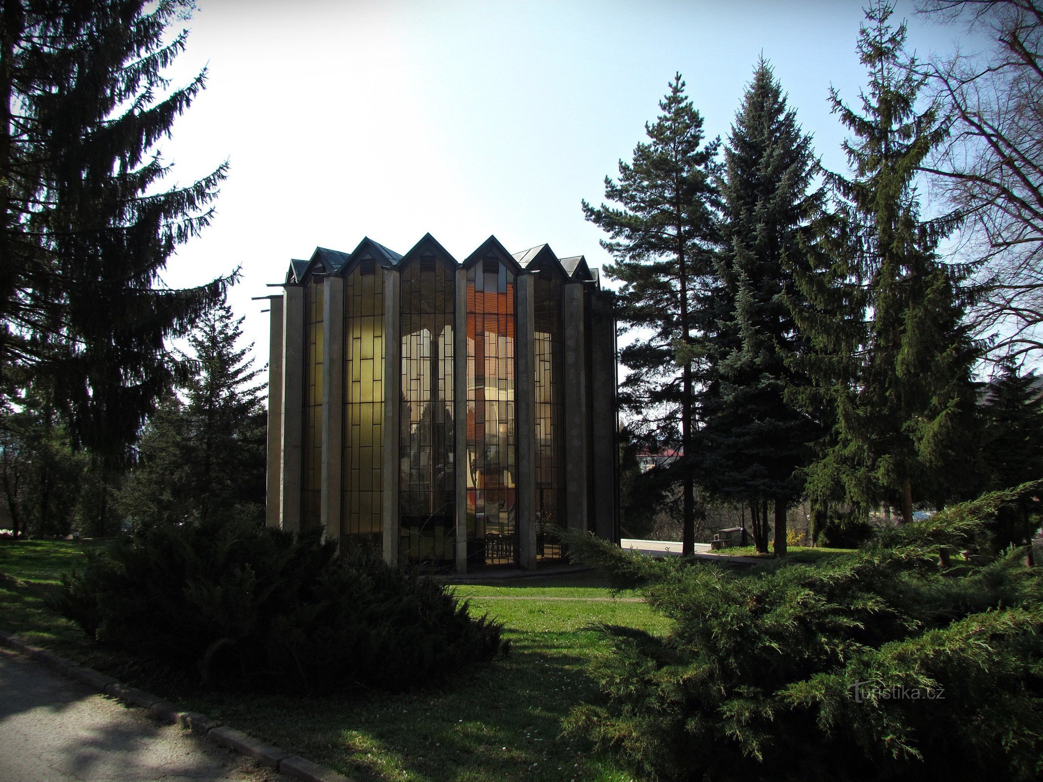 Salle funéraire de cérémonie à Brumov - Bylnice