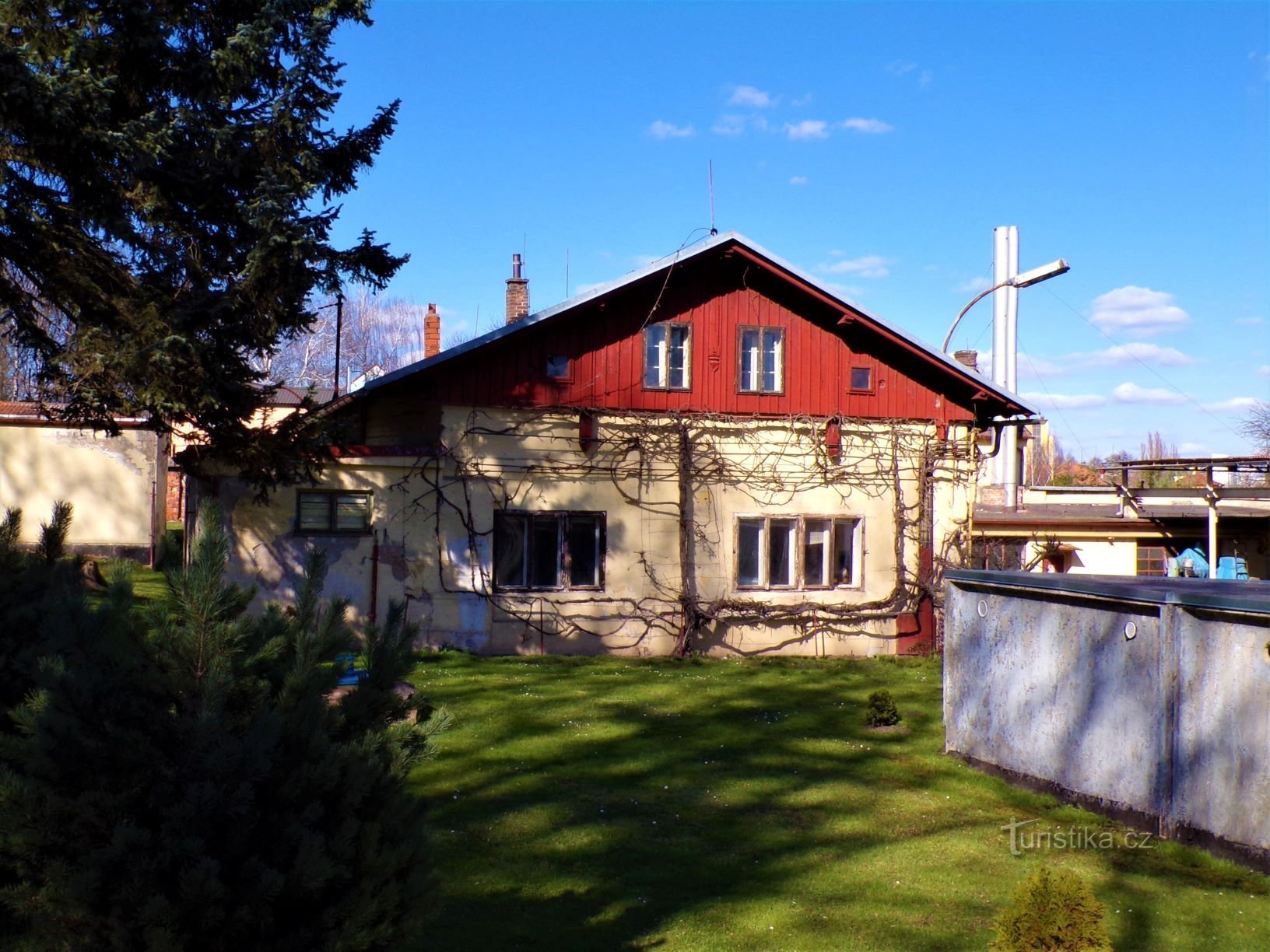 Obránců míru čp. 103 (Předměřice nad Labem, 4.4.2021)