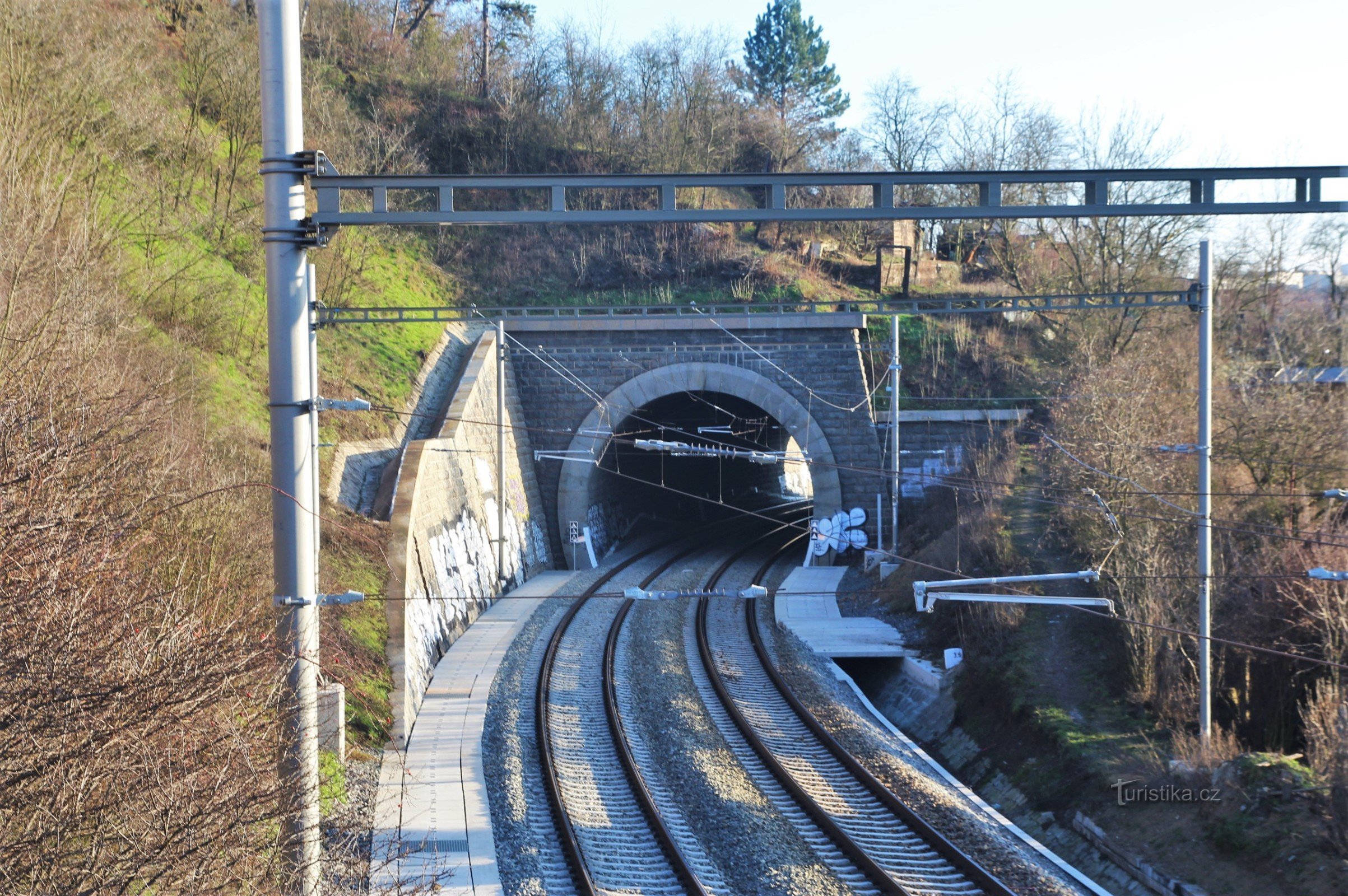 Obránsky dubbelsporige tunnel