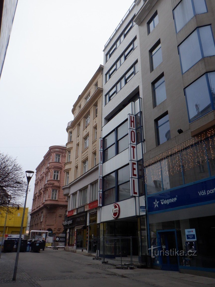 Fotos de Brno – Funcionalismo II - Hotel Avion en la calle Česká