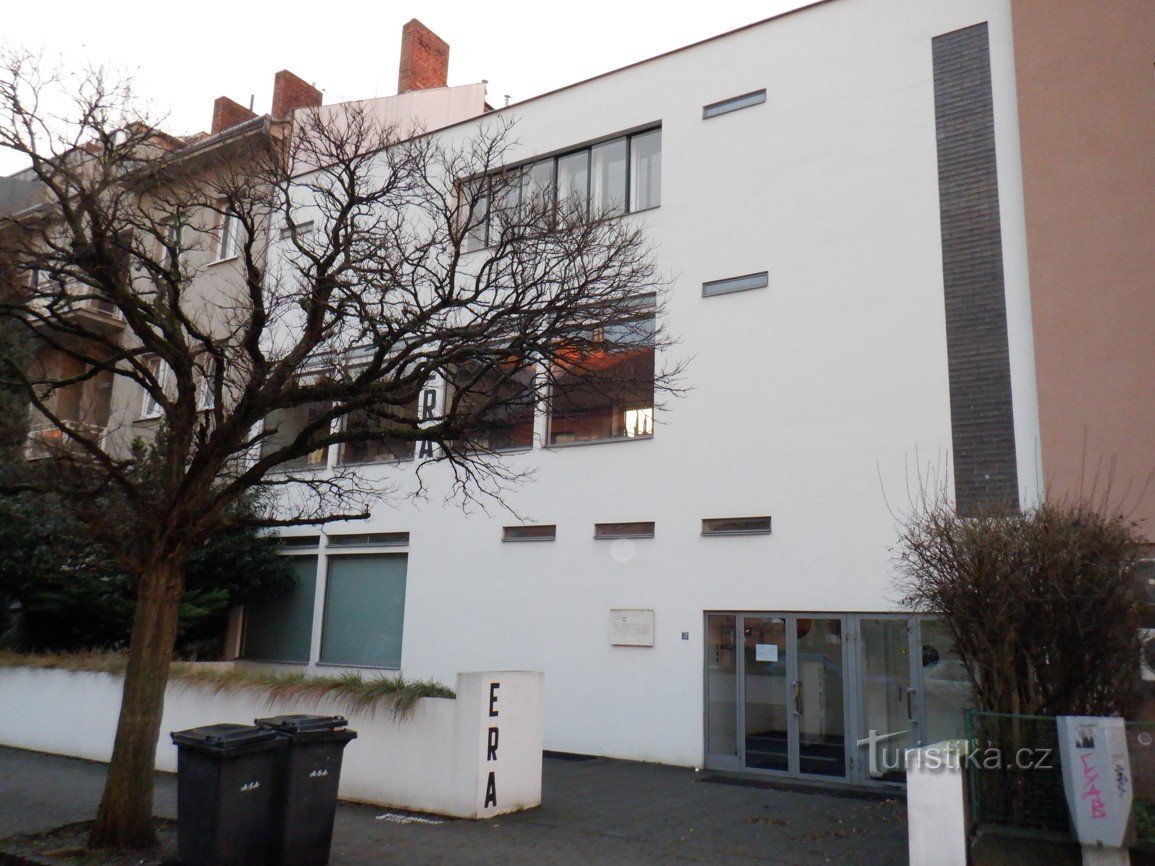 Pictures from Brno – Functionalism III – ERA cafe in Zemědělská street