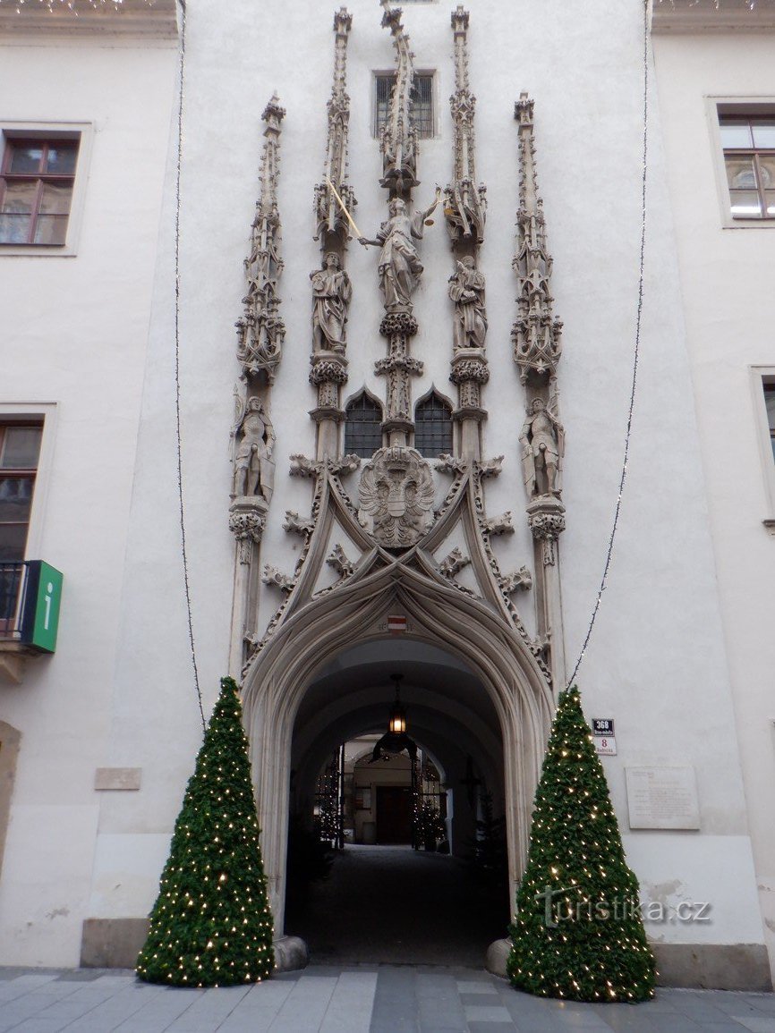 Bilder aus Brünn - Statuen, Skulpturen, Denkmäler und Denkmäler II - Portal des Alten Rathauses