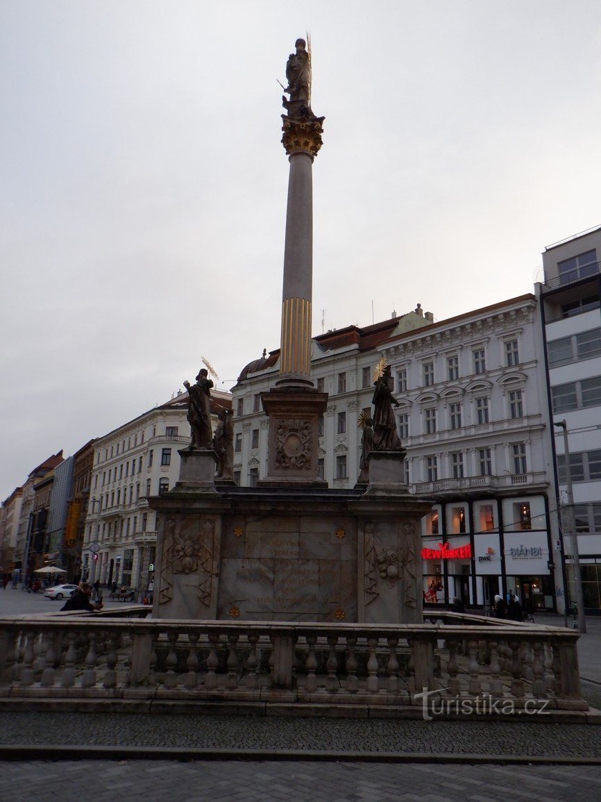 Billeder fra Brno - statuer, skulpturer, monumenter eller mindesmærker III - Pestsøjle