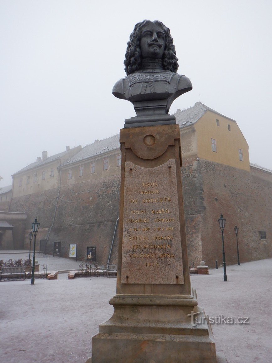 Kuvia Brnosta - patsaita, veistoksia, monumentteja tai muistomerkkejä IX - Jean Louis Raduit de