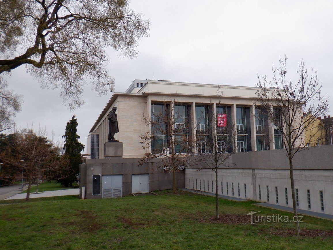 Imagini din Brno - statui, sculpturi, monumente sau memoriale X - Leoš Janáček înainte de Janá