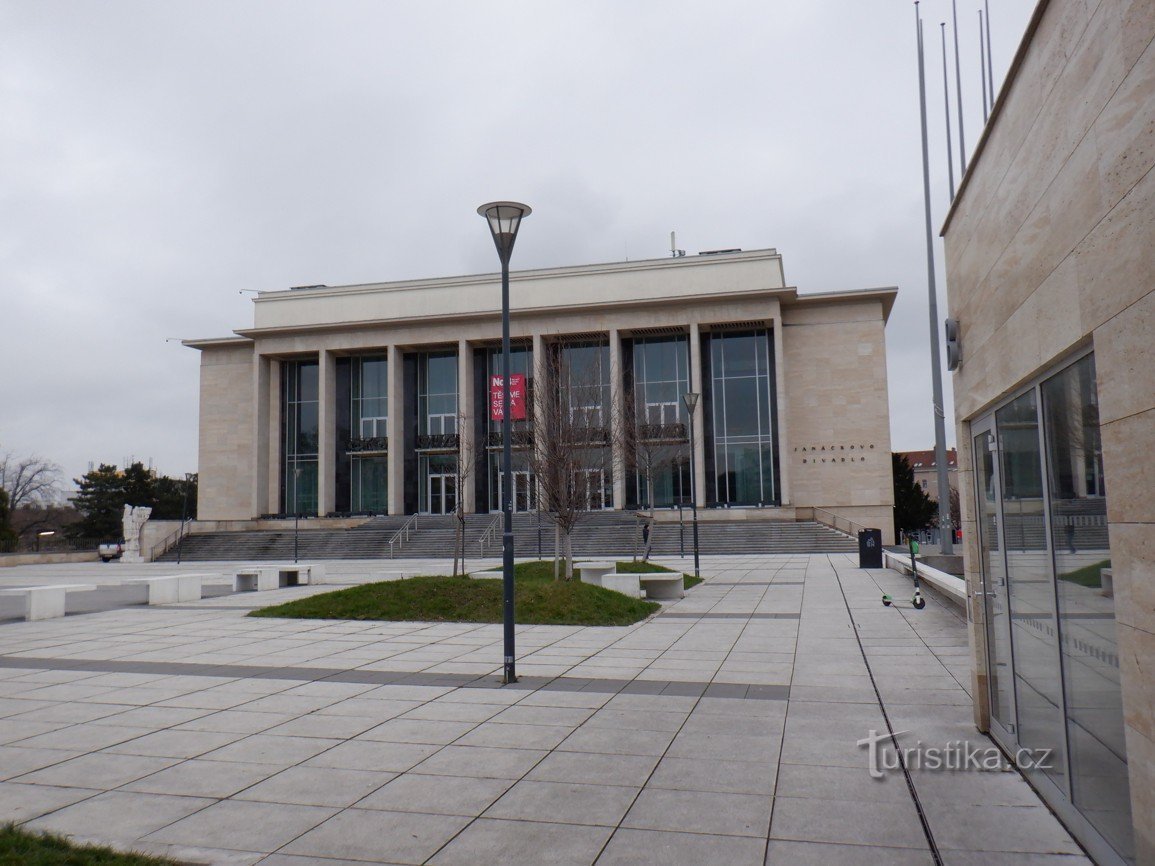 Slike iz Brna - kipi, skulpture, spomeniki ali obeležja X - Leoš Janáček pred Janá