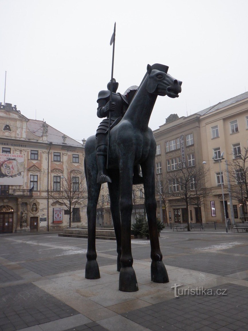 Zdjęcia z Brna - rzeźby, rzeźby, pomniki i pomniki XI - Odwaga / Jošt Luxemburgský
