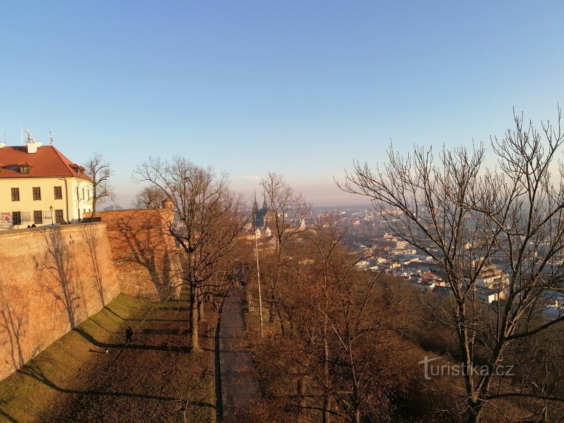 Kuvia Brnosta - näköalapaikat II - Špilberkin huvimaja