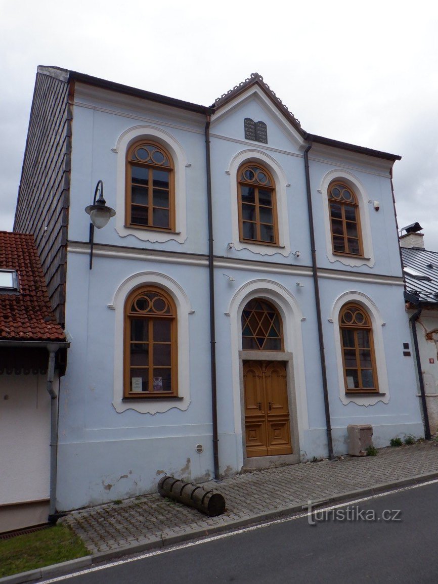 Pictures from Šumava – Hartmanice and the synagogue