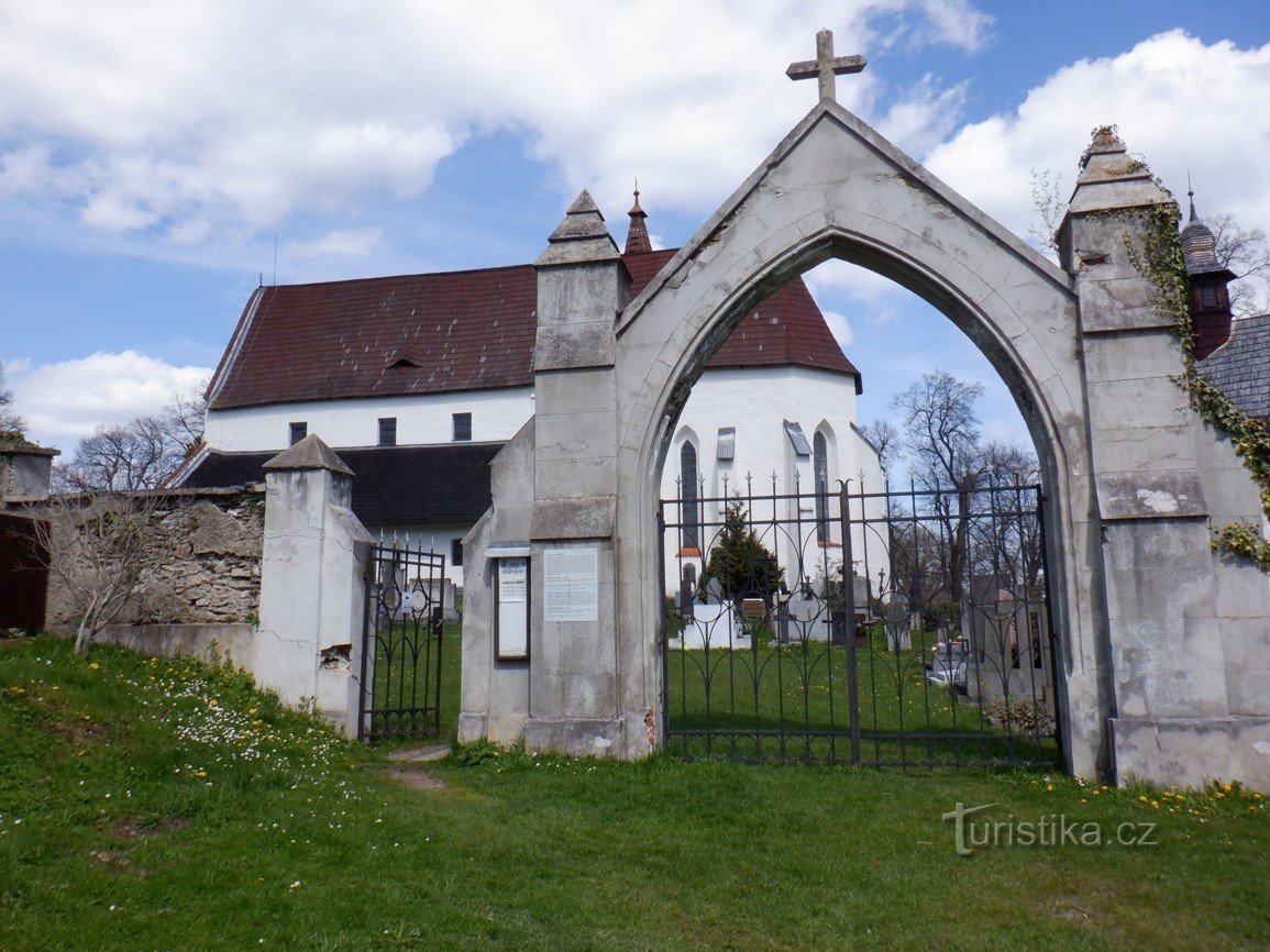 Obrázky ze Šumavy – Kostel sv. Mikuláše a kaple sv. Anny u Kašperských Hor