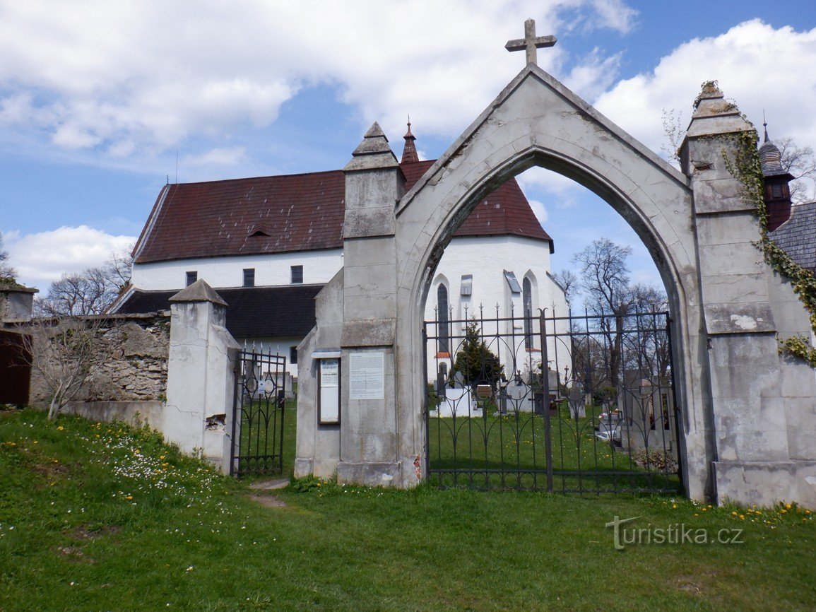 Immagini dalla Selva Boema - Chiesa di S. Nicola e la Cappella di S. Anna vicino a Kašperské Hory