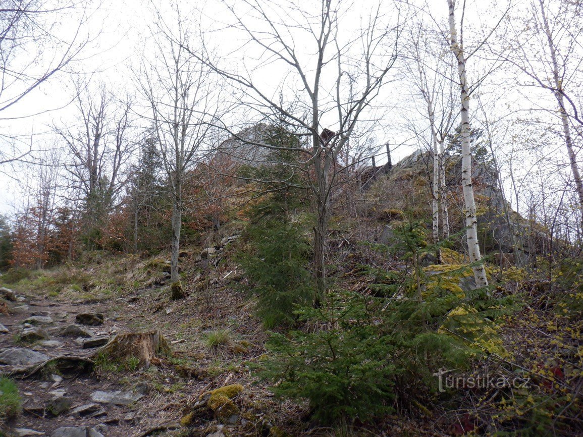 Imagini din regiunea Šumava - Castelul pustiu lângă castelul Kašperk