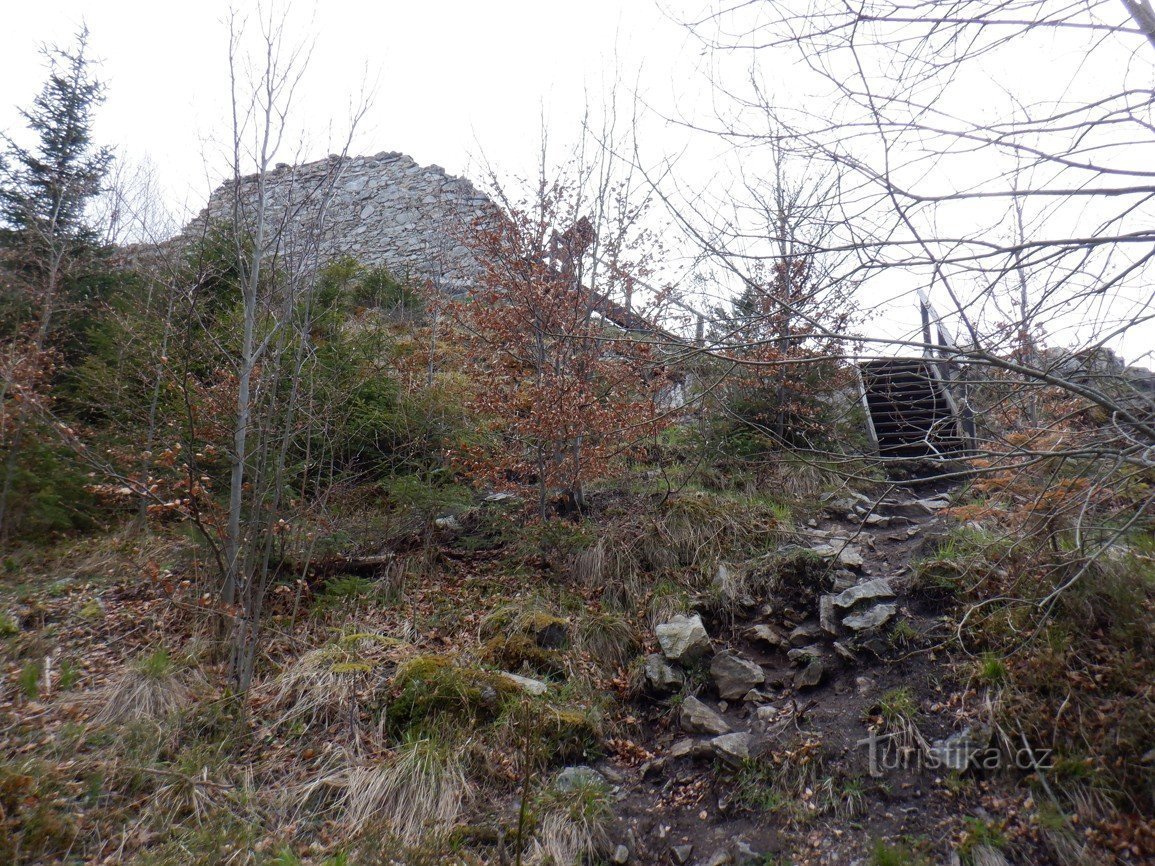 Foto's uit de regio Šumava - Desolaat kasteel bij kasteel Kašperk