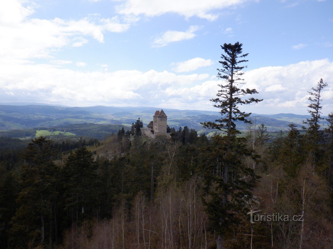 Imagini din regiunea Šumava - Castelul pustiu lângă castelul Kašperk