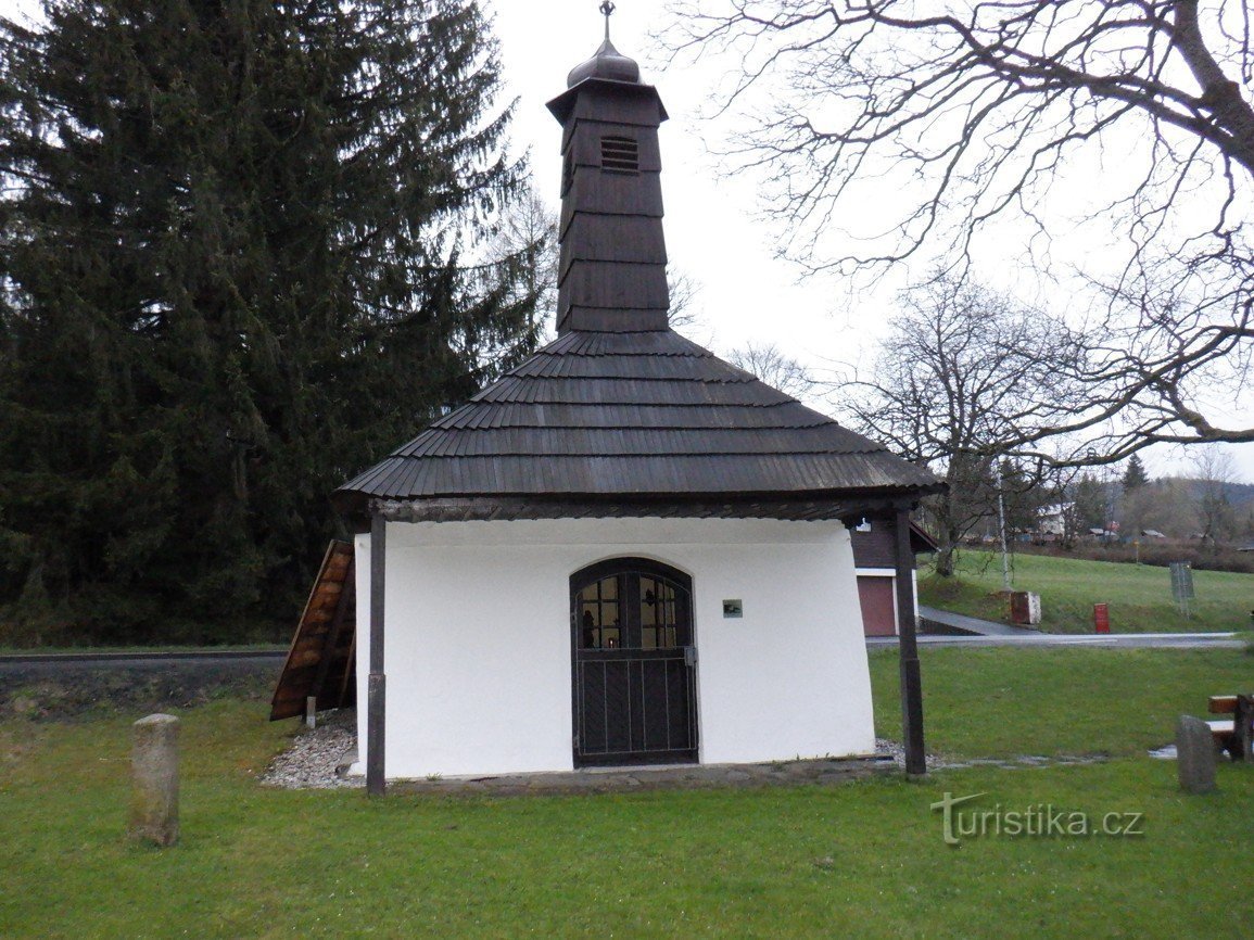 Fotos de Šumava – Železná Ruda e a capela de Santo Antônio e Santa Bárbara