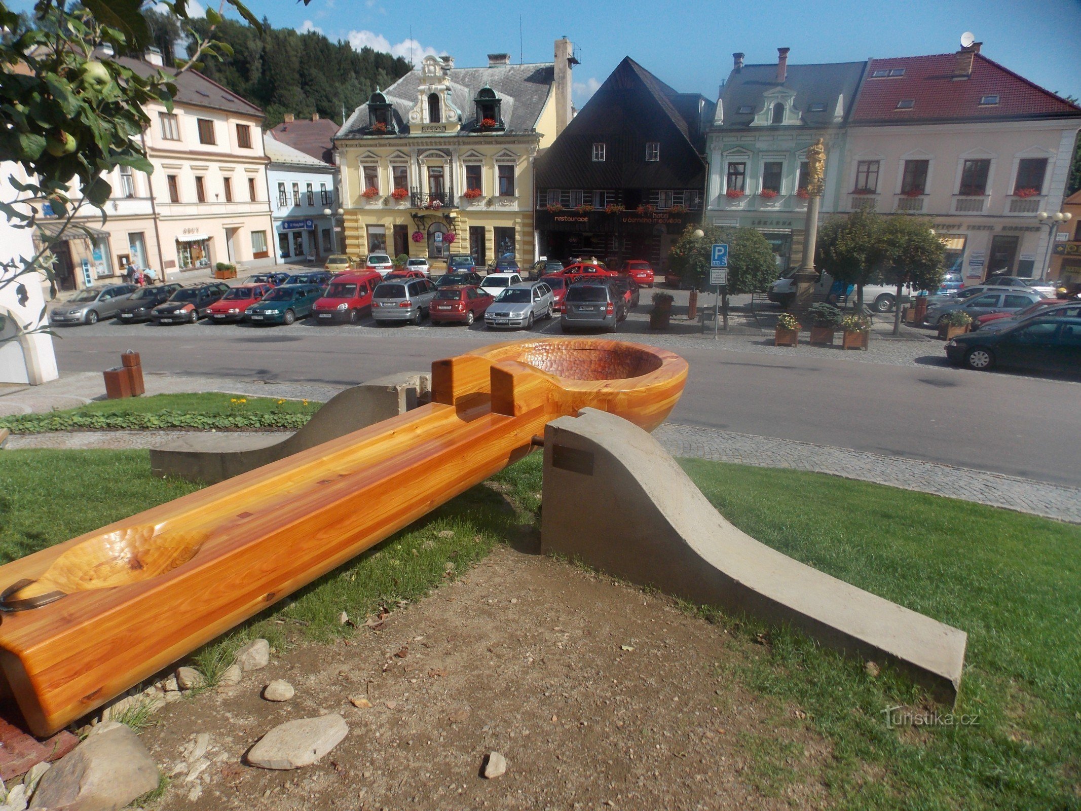 Obří dřevěná lžíce v Jablonném nad Orlicí