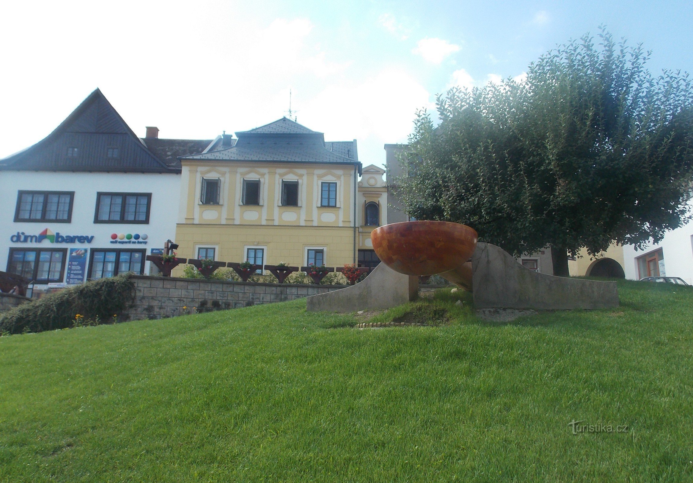 Een gigantische houten lepel in Jablonné nad Orlicí