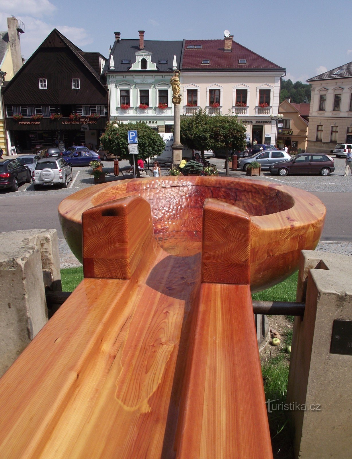 cucchiaio gigante sulla piazza di Jablonné
