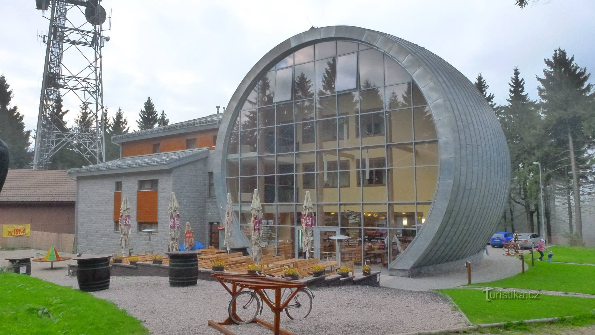 A giant barrel. It is intended especially for families with children, who will find plenty here all year round