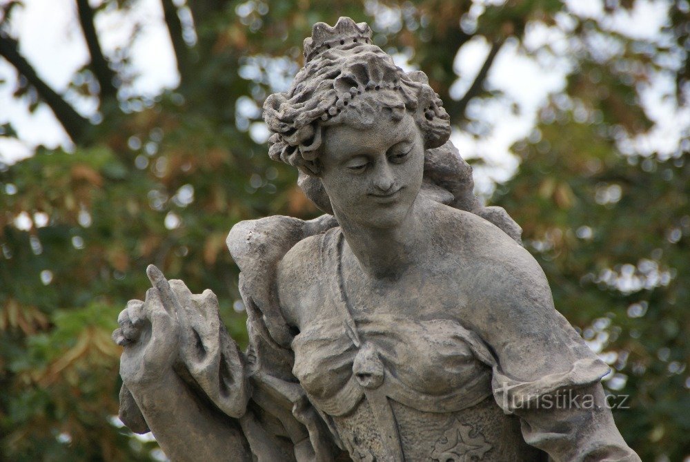 Olbrzymia - posąg św. Rynki