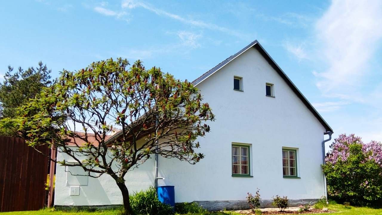 residential facade of the cottage