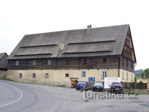 Obytný patrový dům - hospodářské stavení z r.1808