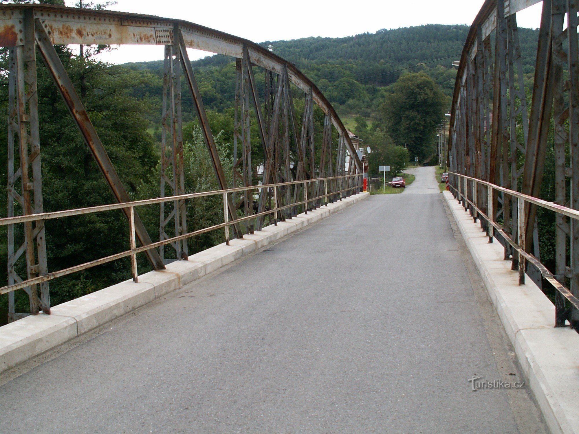 Ocelový obloukový příhradový most v Borači