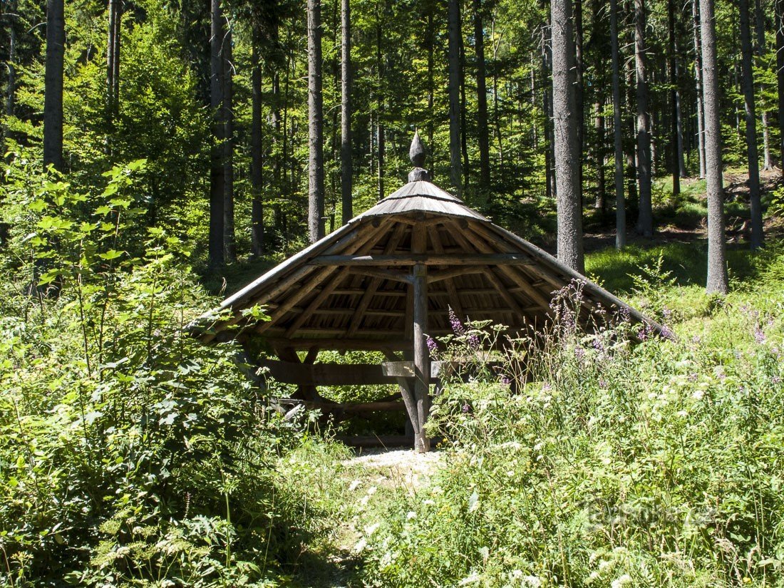 Von der Anenská Hütte stoßen wir auf eine Schutzhütte