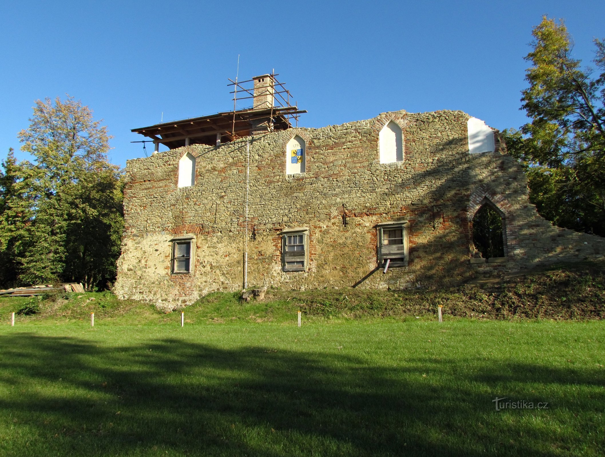 Od Horní Lhoty na Janův hrad u Vizovic