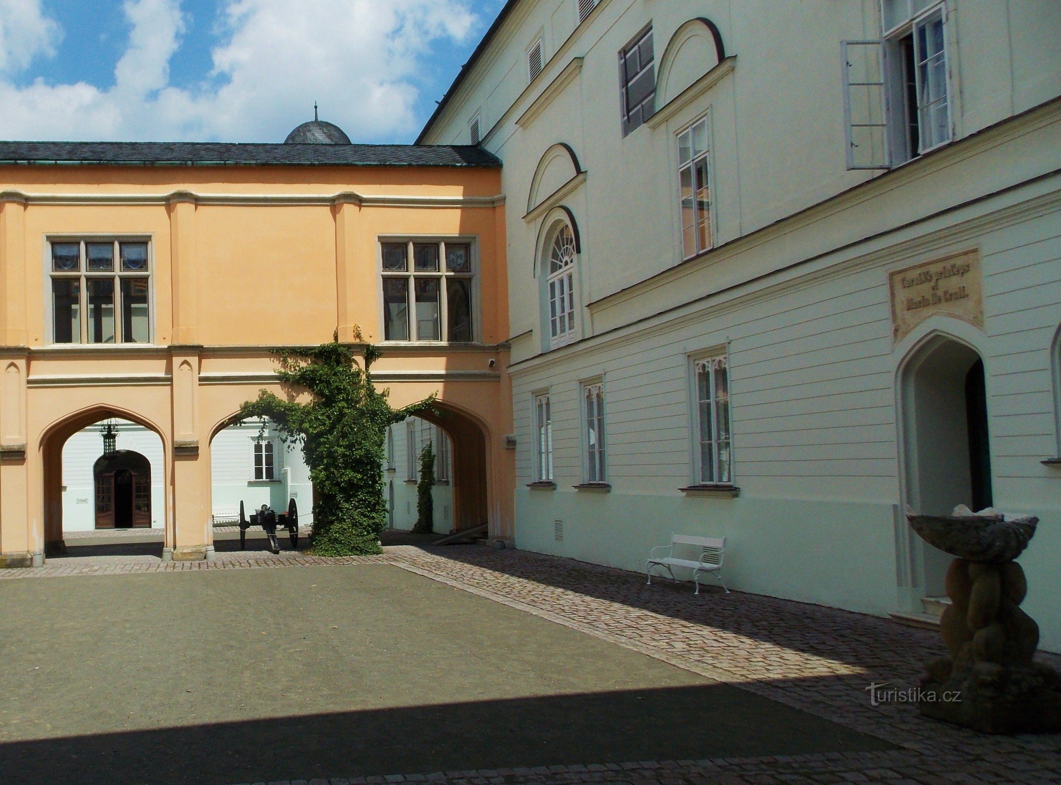 Från slottsbrunnen till stadens fontän i Hradec nad Moravicí