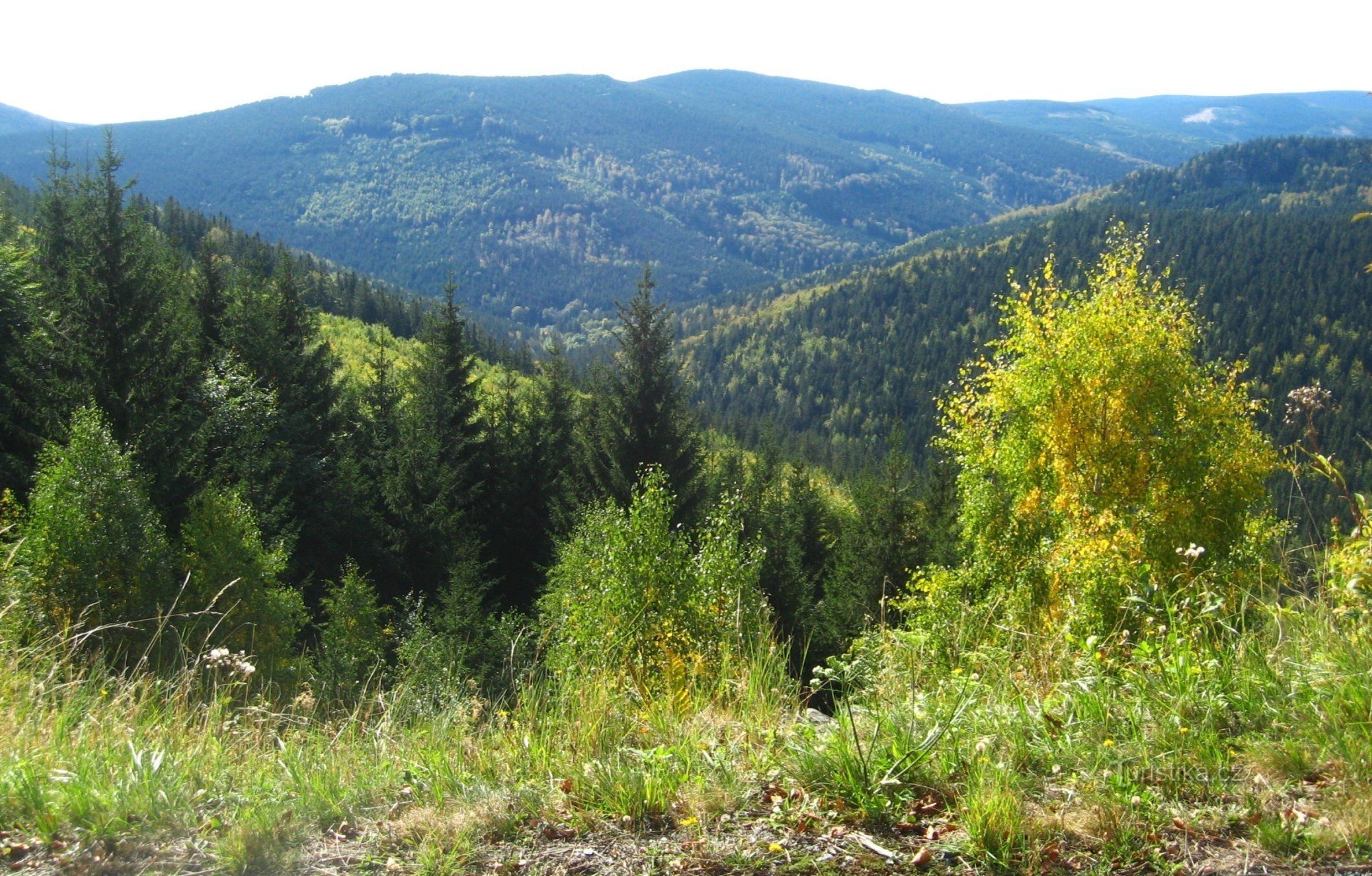 From Kamzičí skála through Rabenštejn Castle to Bílý Potok